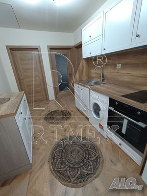 Тристаен апартамент под наем 99 кв.м Обзаведен Последен етаж
