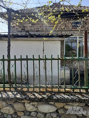 Продава се къща в Каравелово