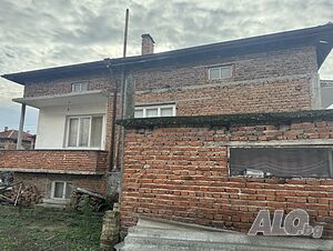 Продава се двуетажна къща в Раковски
