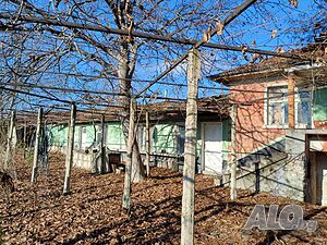 Продава се едноетажна къща в Дълго поле