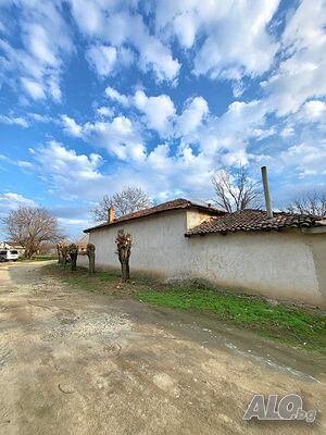 Продава се двуетажна къща в Опълчнец