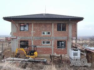 Продава се двуетажна къща в Марково