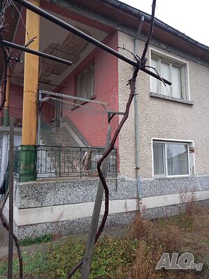 Продава се двуетажна къща в Тополово Двуетажна къща 65 кв.м РЗП 600 кв.м двор | Къщи, Вили | тополово Пловдив