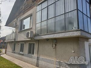 Продава се двуетажна къща в Прослав