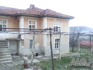 Продава се двуетажна къща в Хисаря