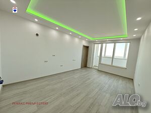 Тристаен реновиран апартамент за продажба кв. Широк център