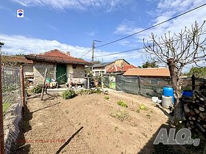 Градска къща за продажба кв. Родина 4