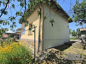 Селска къща за продажба в с. Тръстеник, обл. Русе