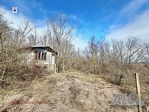 Вила с двор за продажба в местност Дрибак, с. Николово