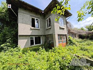 Две къщи с голям двор за продажба в гр. Борово, обл. Русе