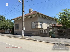 Къща с двор за продажба в с. Юделник