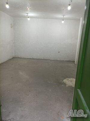 даваме под наем-гараж-склад-каменица 2. площ-около 30 кв.м.