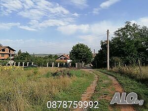Поземлен имот 1400кв.м между къщи с. Витановци