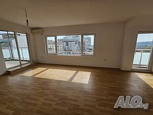 Варна, 4-стаен апартамент, Погребите/Антон Страшимиров/.