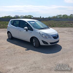 Opel Meriva B 2012 1.4 турбо/ Опел Mерива B бензин бяла на части