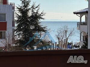 Тристаен апартамент в комплекс Робинзон Бийч на първа линия, Елените.