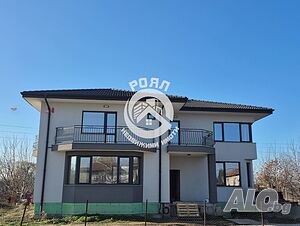 Роял Имоти предлага за продажба двуетажна къща в с. Златитрап