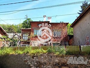 Роял Имоти продава двуетажна къща в с. Брестовица