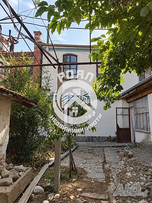 Роял Имоти продава двуетажна къща в гр. Перущица