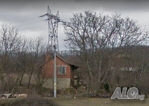 Два парцела(общ голям двор )с къща на 2 етажа