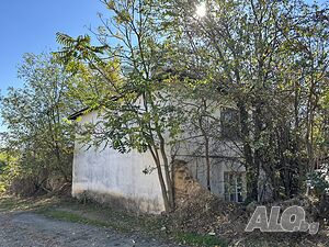 Продавам къща в с. Православ 1050 кв.м. - от собственика