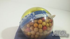 Ретро бонбони в сферична кутия