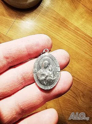 Сребърно синджирче със сребърен медальон Дева Мария, богородица с младенеца