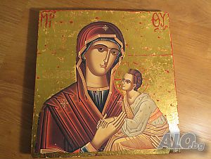 Старинна икона Св. Богородица с Младенеца, Дева Мария с позлата  за здраве и благополучие.