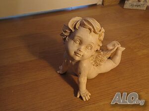 Старинна фигурка сладко седящо ангелче херувим, херувимче - подари нежност, щастие и любов