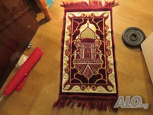 Старинно турско малко килимче, ковьор за стена с  турска джамия и полумесец