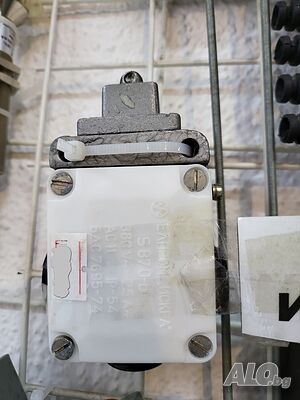 Български краен изключвател S870-b BG 380в/2,5А метален с мет. ролка 2,5А; 380V ~