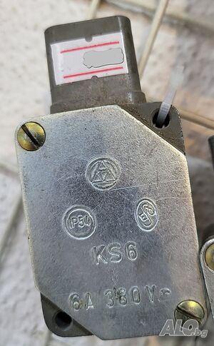Чешки краен изключвател  с къса ролка KS6 F 01 с мини бутон червен 1 нз к-т 6А380V~