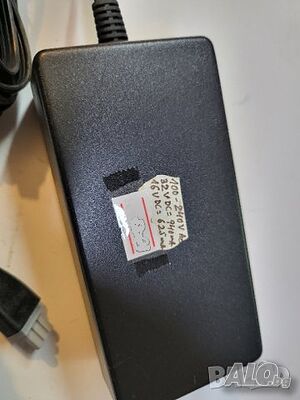 захранващ адаптер, Захранване 32V/ 0,940А и 16V/ 0,625A