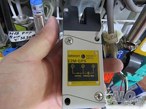 Японски индуктивен датчик Паралелепипед Omron E2M-GP5 метал 24волта инд. Датчик; 10-30в=; NPN-но