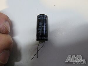 Български електролитен кондензатор 100 микрофарада / 100 волта (KEA II