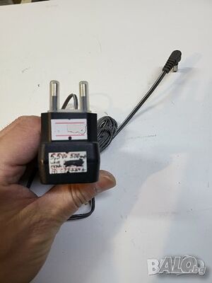 захранващ адаптер 5,5 V - / 0,5А