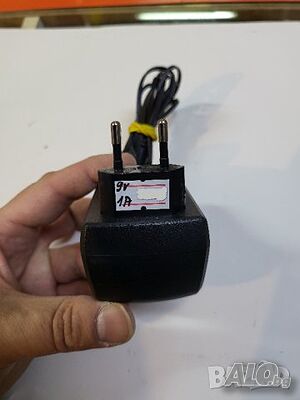 захранване, адаптор 9 V - / 1А