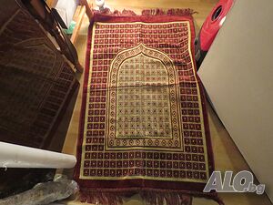 турско молитвено килимче, килимче за молитва за Намаз фон бурдо с красиви златни флорални мотиви