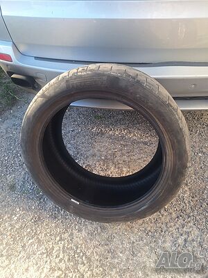 Продавам 1 бр. лятна гума Pirelli 275/40/20
