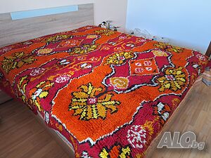 Продавам 2 бр. ЧИСТО НОВИ ръчно изработени китеници