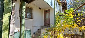 Къща със стопански постройки, ток, вода, 1 340кв.м. двор в с. Иречеково, обл. Ямбол