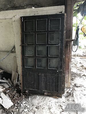 Двукрила дървена врата