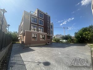 Двустаен апартамент в бутикова сграда до Гребната база - с Акт 14