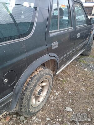 Опел Фронтера на части