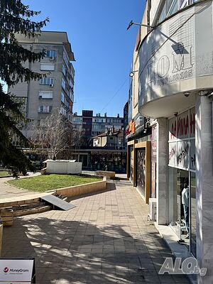 Tърговски обект под наем в центъра на гр. Ямбол (свободен от 1-ви юни)