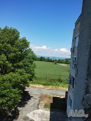 Тристаен апартамент в с. Атия, с гледка море.
