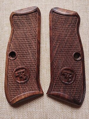 Орехови чирени за пистолет CZ 75 BD Police