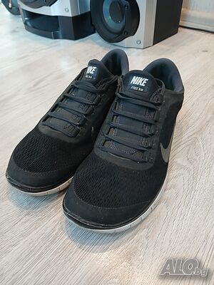 Продавам оригинални обувки NiKE.