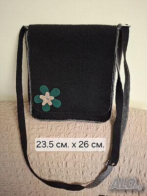 Стилна Crossbody ръчно изработена чанта от филц. Отлично състояние