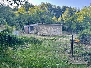 Парцел в кв. Чехлевци, гр. Габрово с новострояща се къща 90кв. м